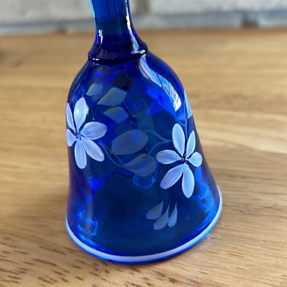 Fenton Cobalt Blue, Hand-painted Bell, Signed - Picture 3 of 5